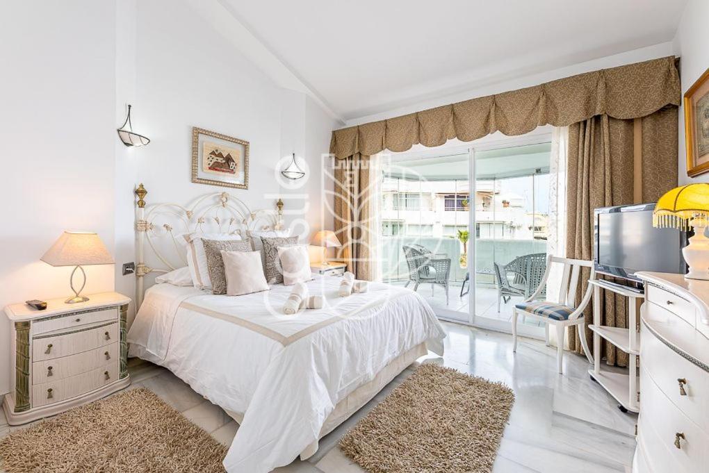 Apartamento Puerto De Holiday Vistas Al Mar Y Yates Con Piscina Malaga Benalmádena