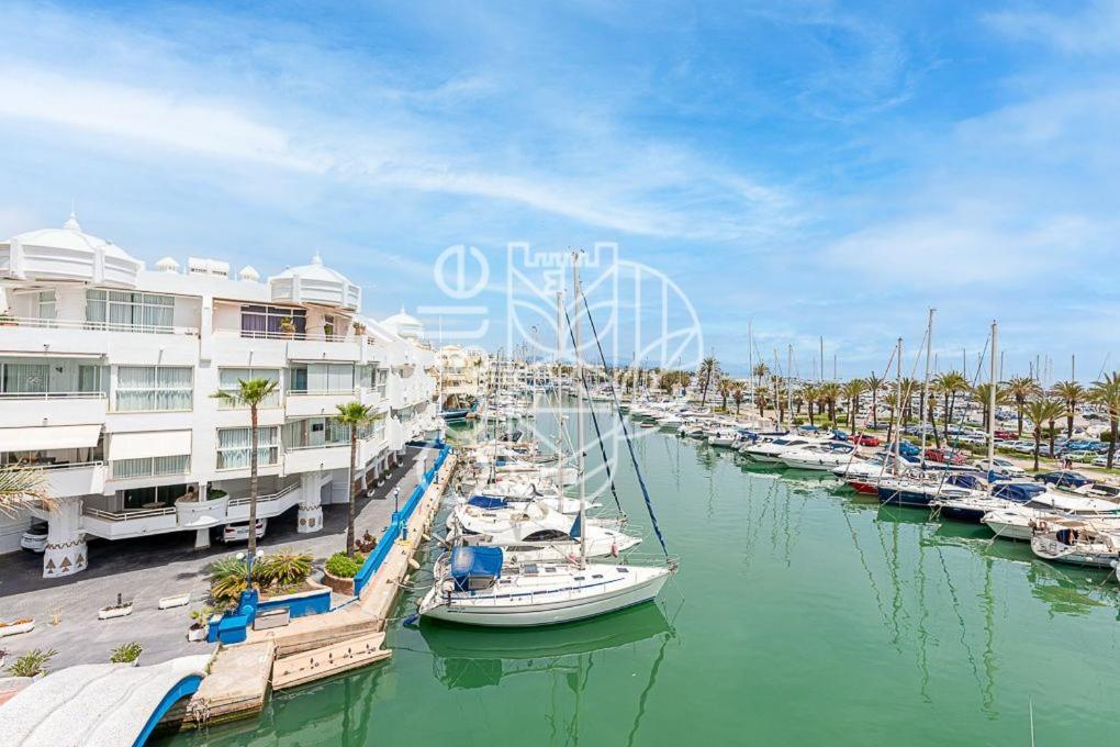 Puerto De Holiday Vistas Al Mar Y Yates Con Piscina Malaga Apartamento Benalmádena